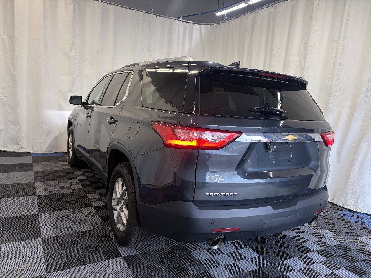 Used 2018 Chevrolet Traverse LT FWD image 5