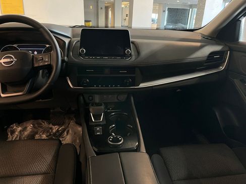 Used 2025 Nissan Rogue SV image 36