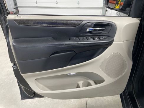 Used 2015 Dodge Grand Caravan SE w/ Quick Order Package 29E SE FWD image 11