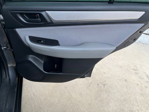Used 2018 Subaru Outback 2.5i AWD/4WD image 15