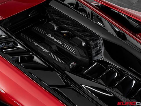 Used 2025 Lamborghini Revuelto image 22