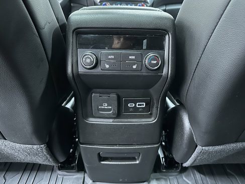 Certified 2023 GMC Acadia SLT w/ Elevation Edition image 35