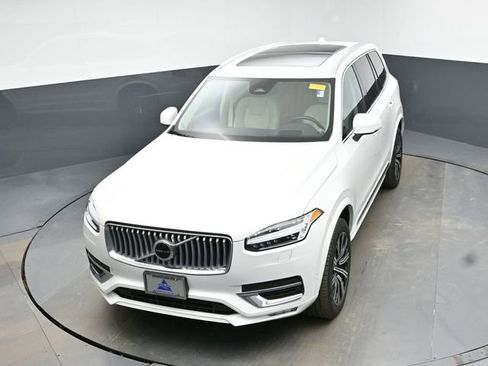 Used 2023 Volvo XC90 B5 Plus image 10