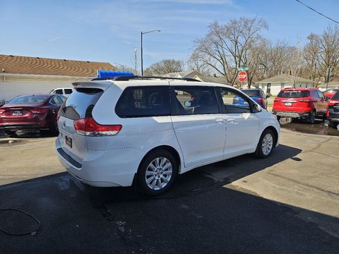 Used 2012 Toyota Sienna LE w/ Towing Pkg AWD/4WD image 12