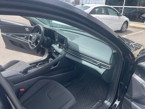 Used 2023 Hyundai Elantra SEL FWD image 18