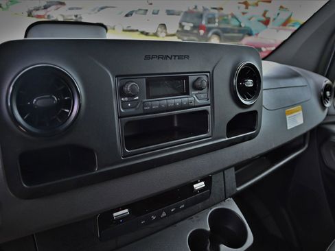 Used 2025 Mercedes-Benz Sprinter 2500 image 14