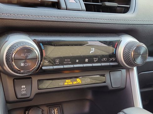 Certified 2025 Toyota RAV4 XLE w/ Convenience Package image 27