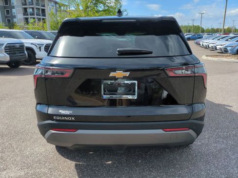 Used 2026 Chevrolet Equinox LT FWD image 5