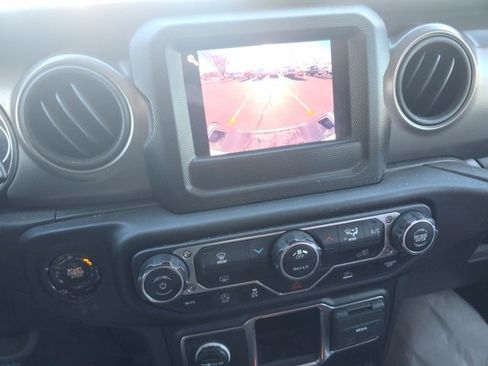 Used 2023 Jeep Gladiator Sport image 12