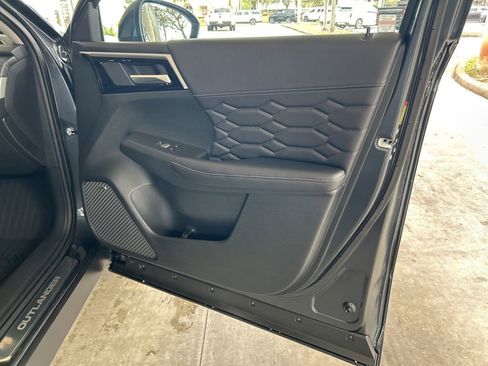 New 2026 Mitsubishi Outlander SEL image 25