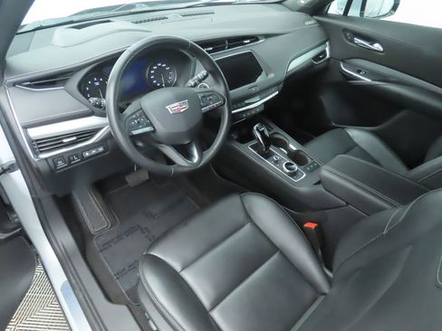 Used 2022 Cadillac XT4 Premium Luxury w/ Technology Package image 9