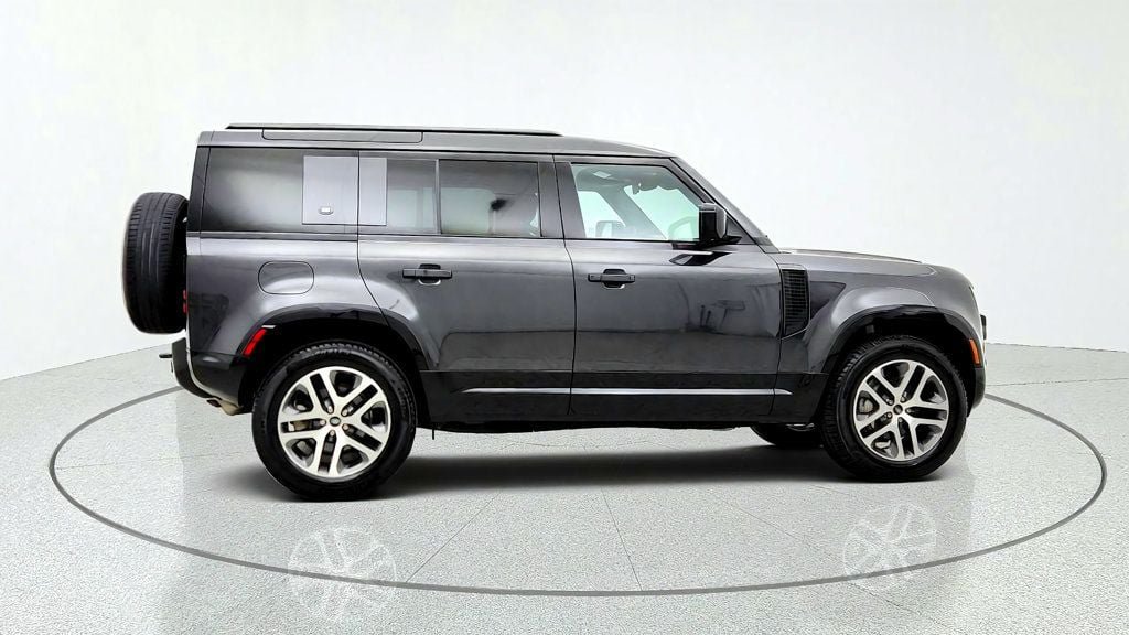 Used 2024 Land Rover Defender 110 X-Dynamic SE AWD/4WD image 4
