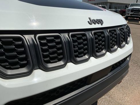Used 2025 Jeep Compass Trailhawk AWD/4WD image 13