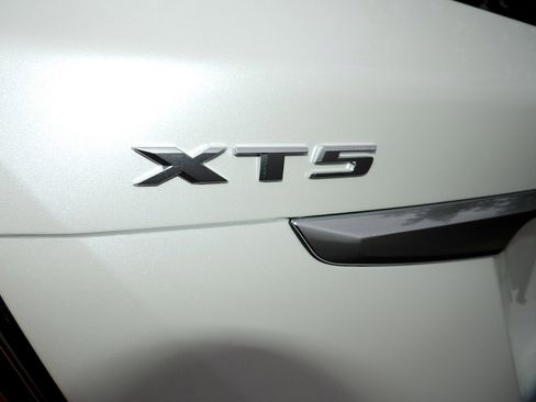 New 2026 Cadillac XT5 Premium Luxury image 16