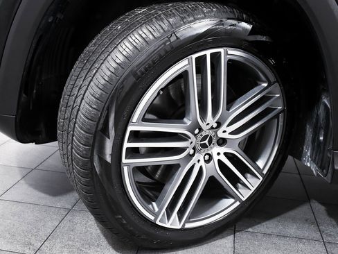 Used 2025 Mercedes-Benz GLS 450 4MATIC image 7