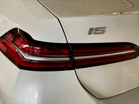 Used 2026 BMW i5 eDrive40 w/ Premium Package image 14