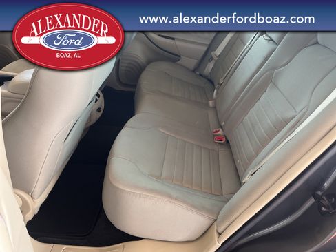 Used 2016 Ford Taurus SE image 11