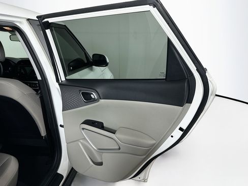 Used 2022 Kia Soul LX w/ Technology Package image 27