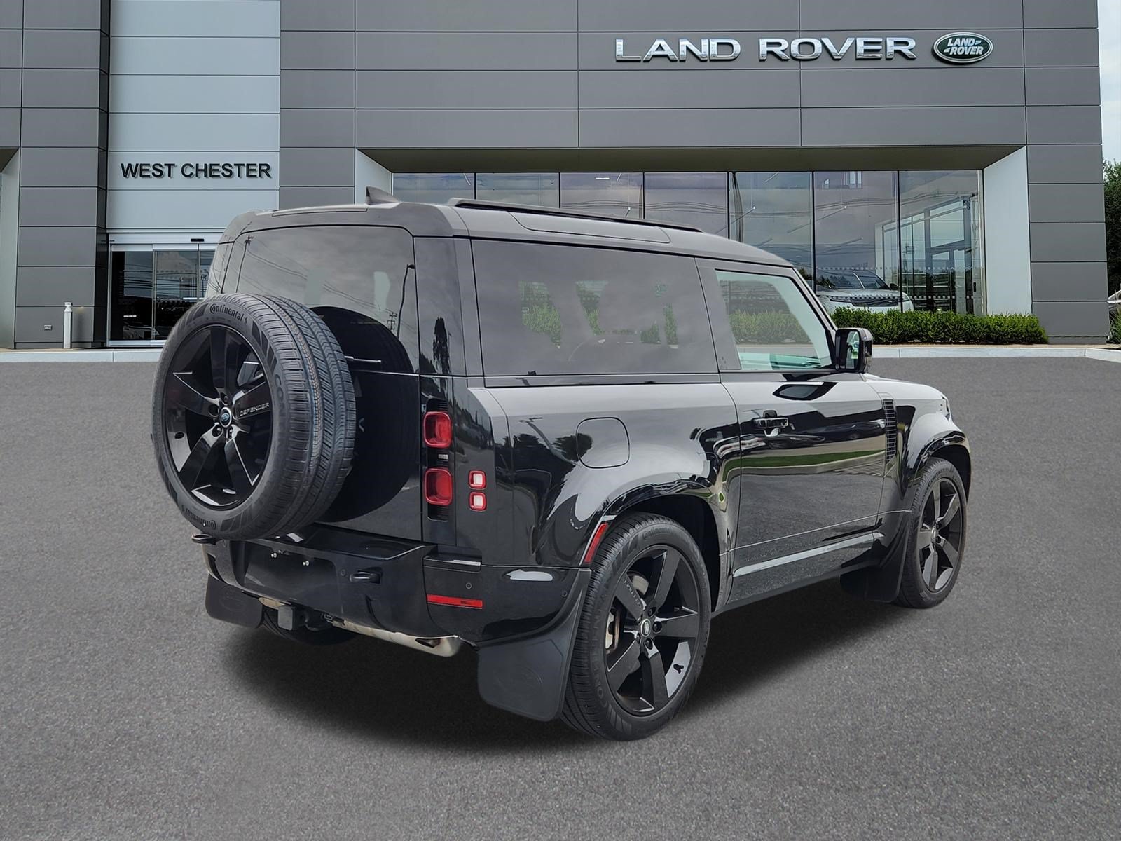 Used 2024 Land Rover Defender 90 X-Dynamic SE AWD/4WD image 4