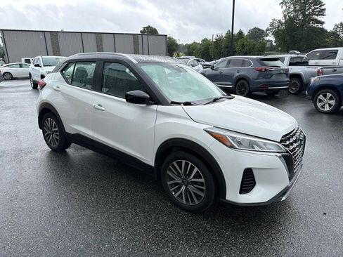 Used 2023 Nissan Kicks SV FWD image 11
