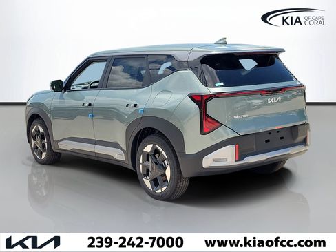 New 2027 Kia Seltos S FWD image 4