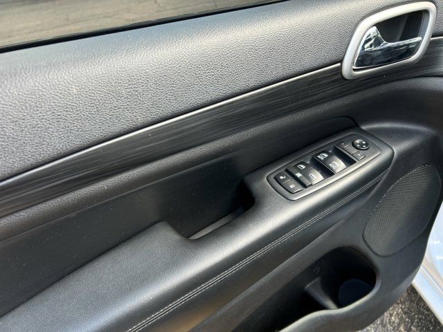 Used 2019 Jeep Grand Cherokee Altitude AWD/4WD image 26