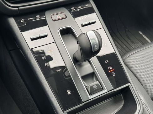 Certified 2026 Porsche Macan image 29