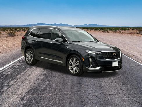 Used 2022 Cadillac XT6 Premium Luxury image 3