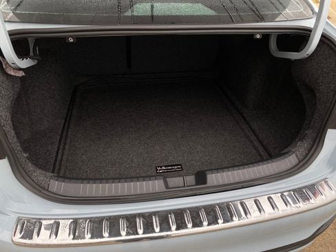 Used 2025 Volkswagen Jetta SE image 31