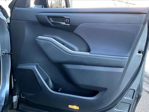 Used 2024 Toyota Highlander LE image 23