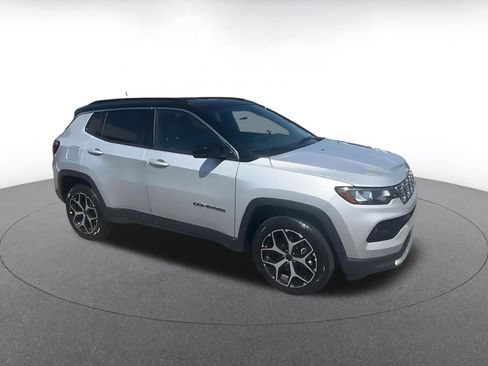 Used 2025 Jeep Compass Limited AWD/4WD image 2