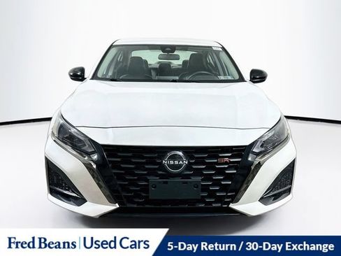 Used 2023 Nissan Altima 2.5 SR FWD image 2