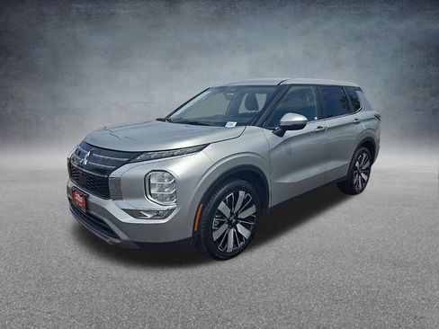 Used 2025 Mitsubishi Outlander SE FWD image 7