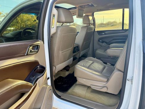 Used 2016 Chevrolet Suburban LT image 12