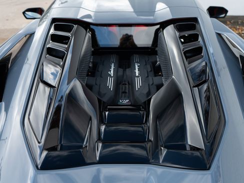 Used 2024 Lamborghini Revuelto image 37