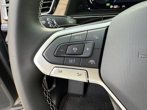 New 2026 Volkswagen Atlas SE FWD image 16