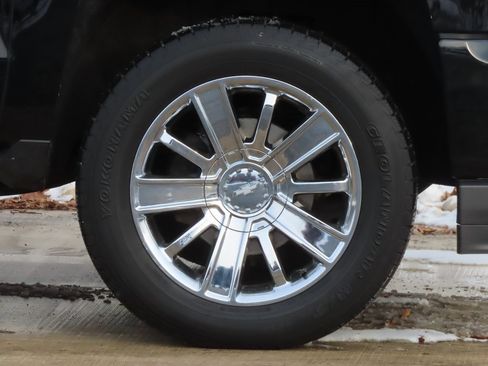 Used 2018 Chevrolet Silverado 1500 High Country image 16