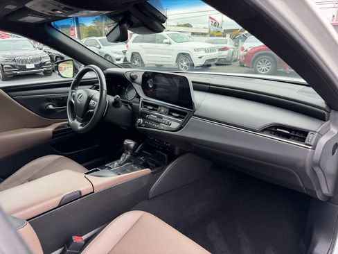 Used 2022 Lexus ES 350 w/ Premium Package image 23