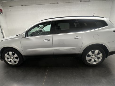 Used 2017 Chevrolet Traverse LT w/ Style and Technology Package FWD image 39