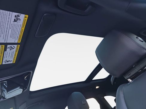 New 2026 Land Rover Range Rover Velar Dynamic SE image 31