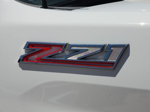 Used 2025 Chevrolet Silverado 2500 LT AWD/4WD image 8