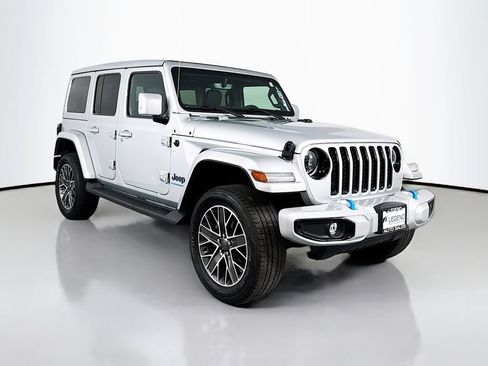 Used 2023 Jeep Wrangler Unlimited Sahara AWD/4WD image 3
