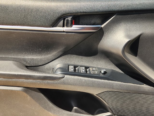 Used 2018 Toyota Camry SE w/ Audio Package FWD image 17