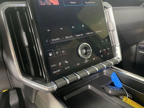 New 2025 GMC Acadia Elevation image 18