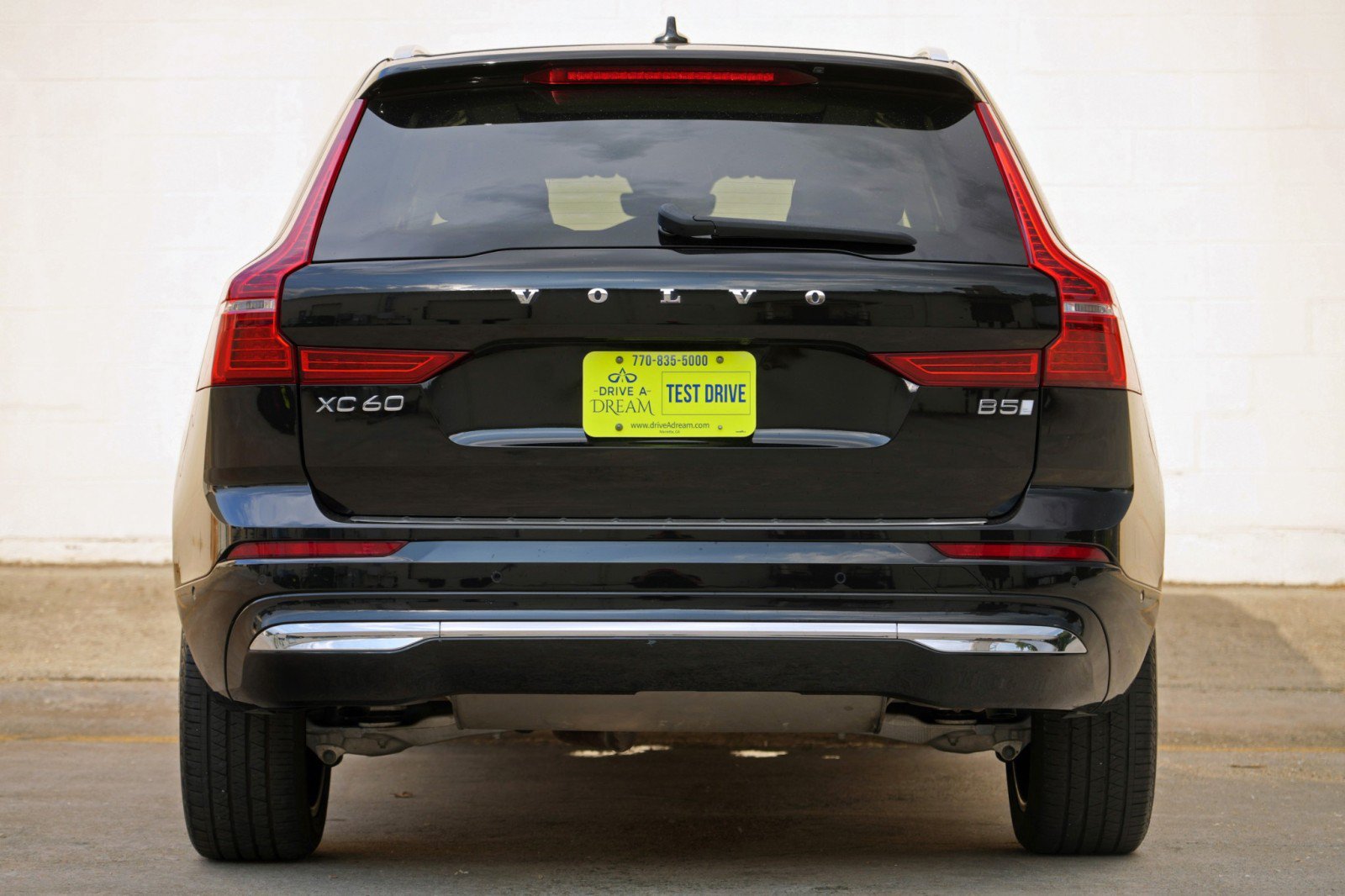 Used 2023 Volvo XC60 B5 Plus w/ Protection Package Premier FWD image 11