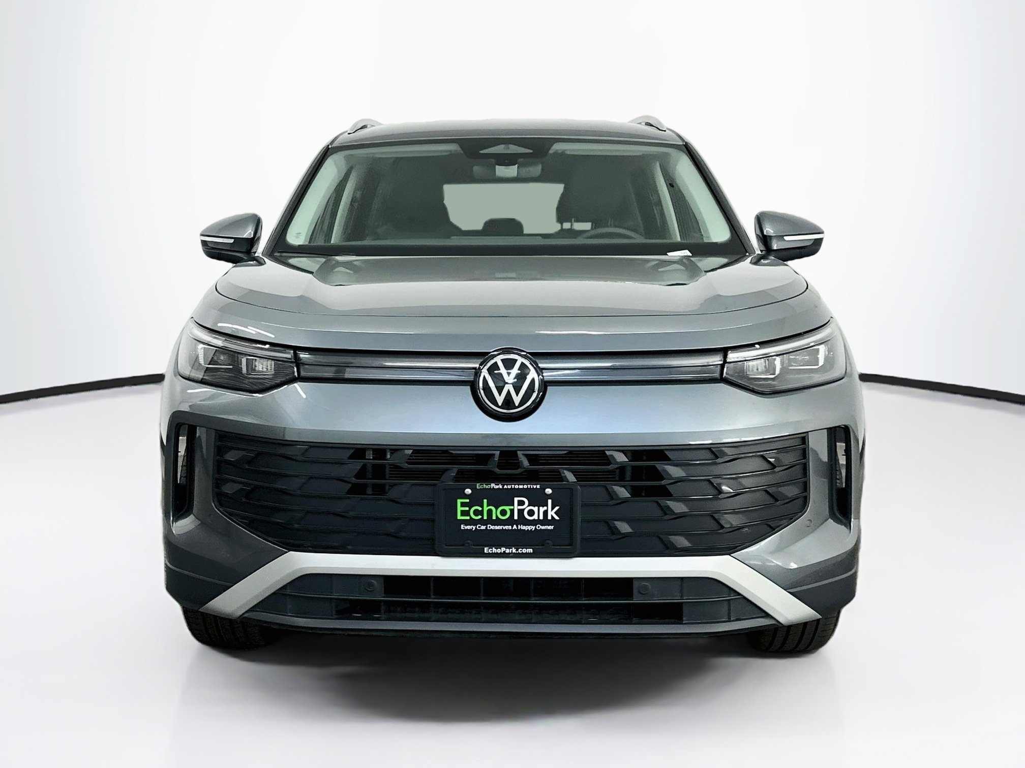Used 2026 Volkswagen Tiguan SE AWD/4WD image 2