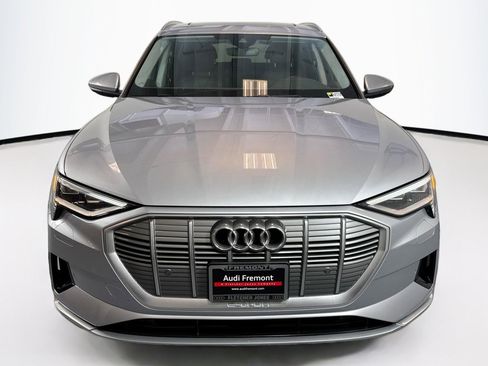 Used 2022 Audi e-tron Premium image 2