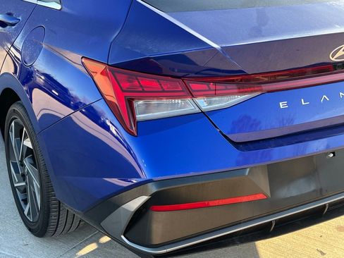 Certified 2025 Hyundai Elantra SEL image 13