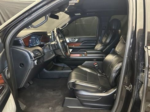 Used 2020 Lincoln Navigator Reserve w/ Equipment Group 208A Reserve AWD/4WD image 21