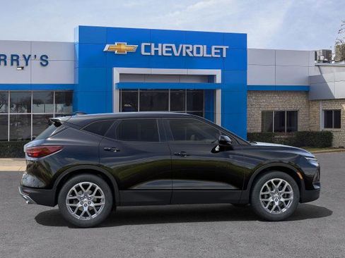 New 2025 Chevrolet Blazer LT w/ LPO, Black Grille Bar Package image 29